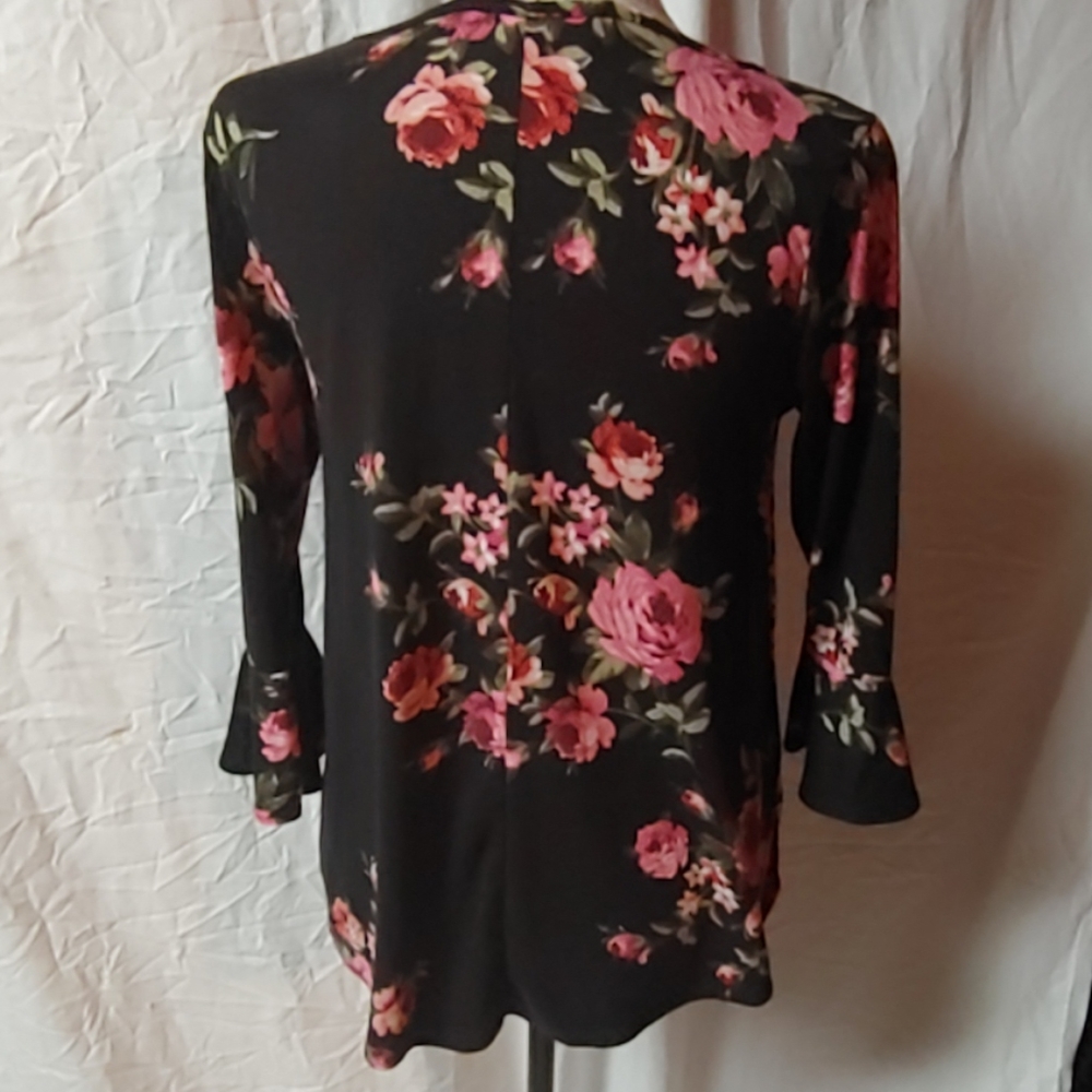 Threads Studio blouse. - Picture 5 of 7